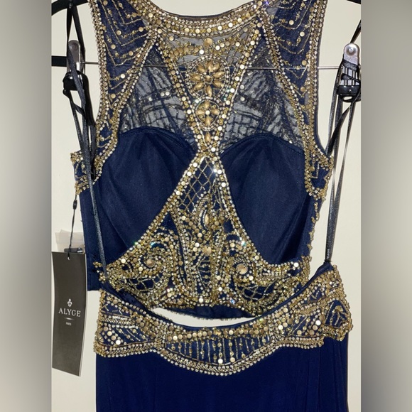 Alyce Size 2 Navy BlueTwo Piece Formal Gown Amazing Beading Shiny Prom Party - Picture 5 of 7